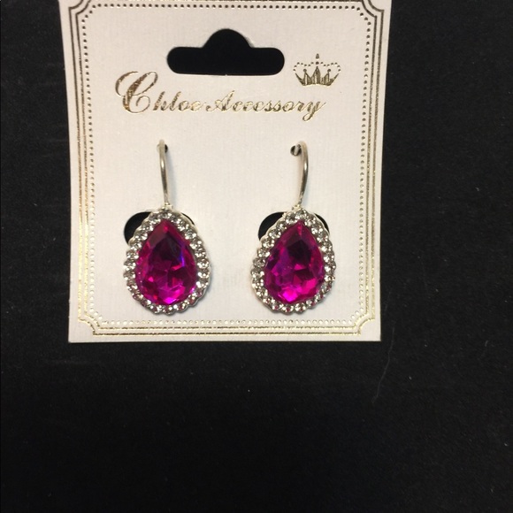 🌻(SOLD) Glamorous Lot of Earrings - Picture 4 of 5